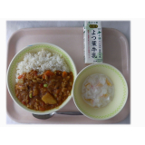 11月22日（金）　秋野菜カレー　ナタデココヨーグルト