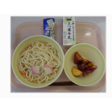 11月28日（木）　関西風きつねうどん　大学芋　さけるチーズ