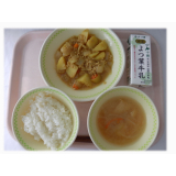 12月23日（月）　じゃがいものそぼろ煮カレー風味　具だくさんみそ汁