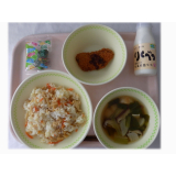 5月2日（金）　たけのこごはん　ぶりフライ　すまし汁