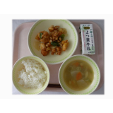 5月26日（月）　鶏肉と大豆の甘辛炒め　根菜みそ汁