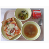 8月6日（水）　ピザトースト　ウインナーと野菜のソテー　ミートボールスープ