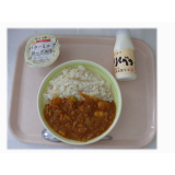 8月22日（金）　チキンカレー　ヨーグルト