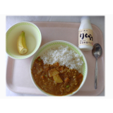 9月26日（金）　チキンヨーグルトカレー　バナナ