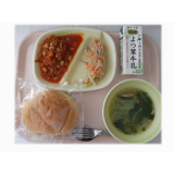 11月19日（水）　ごぼうサラダサンドイッチ　チリコンカン　小松菜とベーコンのスープ