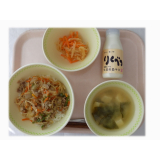 2月6日（金）　焼肉丼　即席漬け（中華風）　わかめのみそ汁