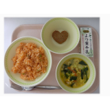 2月13日（金）　チキンライス　ハート形ハンバーグ　ふわふわスープ