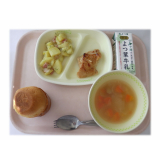 3月18日（水）　缶詰パン　うまチキン　リヨネーズポテト　アルファベットスープ