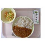 3月23日（月）　チキンカレー　フレンチサラダ