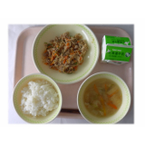 8月17日（月）　豚肉の甘みそ炒め　キャベツのみそ汁