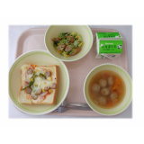 8月19日（水）　ピザトースト　ウインナーと野菜のソテー　ミートボールスープ
