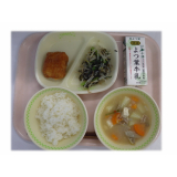 8月25日（火）　たらザンギ　磯和え　ピリから豚汁