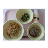 8月28日（金）　焼肉丼　きゅうりの中華和え　ねぎごまスープ